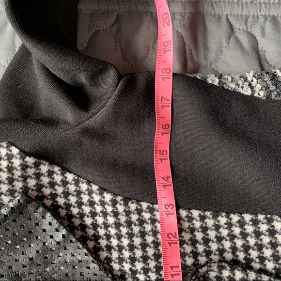 Minkas Mixed Media Blazer - Picture 6 of 10